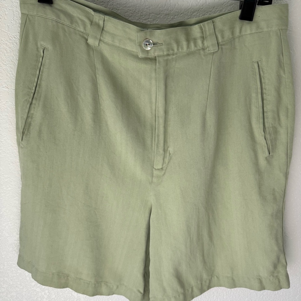Tommy Bahama 100% Silk Light Sage Green Women's Bermuda Shorts Size 12 Summer